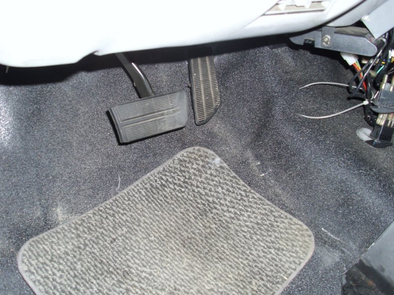 Carpet replaced with polyvinal 99 k2500 burb 006.JPG