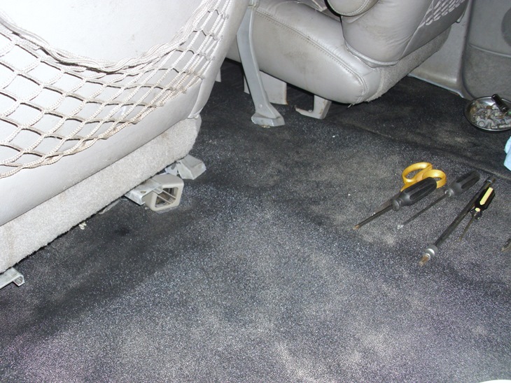 Carpet replaced with polyvinal 99 k2500 burb 008.JPG
