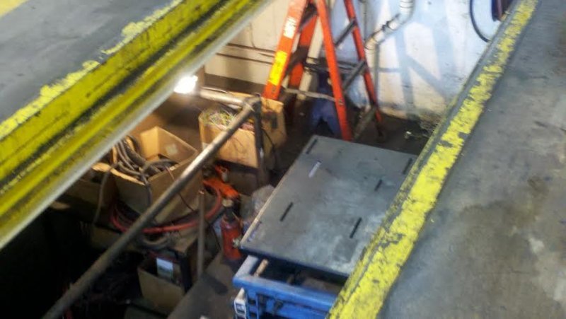 motorhome pit 2.jpg motorhome pit 2.jpg