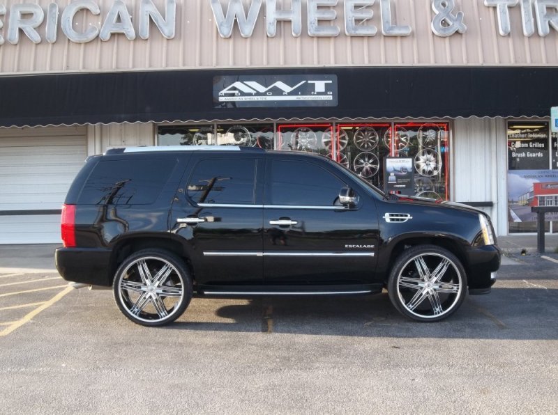 Escalade on 26 Rims.jpg
