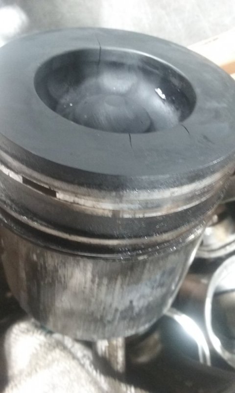 Piston Fried cummins.jpg