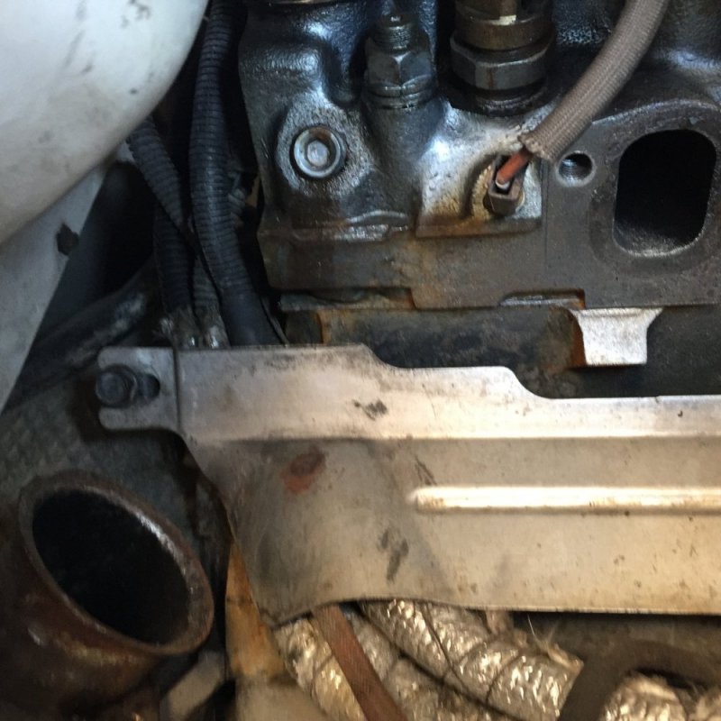 04 wires behind Starter Heat Shield.JPG 04 wires behind Starter Heat Shield.JPG