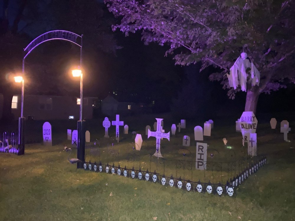 more tombstones 3.jpg