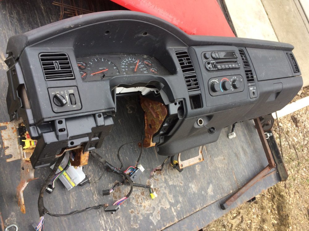 2003 Dash 4-10-19.jpg